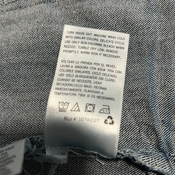 ⭐️ Incredibly Comfortable Denim Jacket with sweatshirt sleeves ⭐️ - Picture 8 of 8